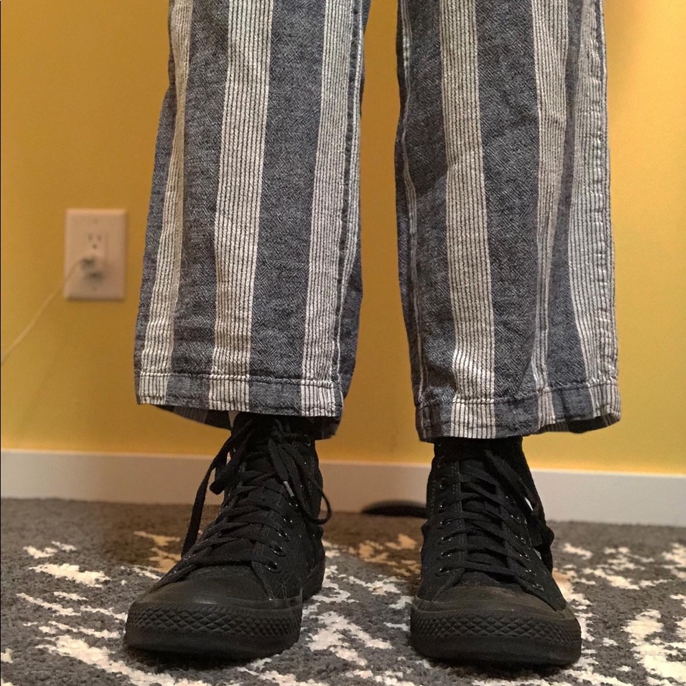 Black converse!